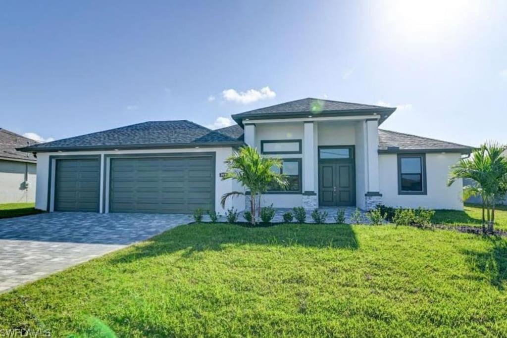Newly Built Villa Ballerina With Heated Pool And Incredible View Into Beautiful Arrowheadcanal Cape Coral Dış mekan fotoğraf
