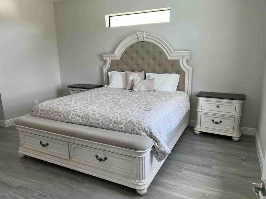 Newly Built Villa Ballerina With Heated Pool And Incredible View Into Beautiful Arrowheadcanal Cape Coral Dış mekan fotoğraf